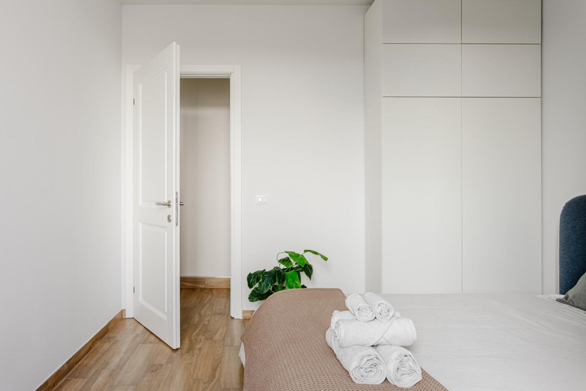 Appartement Repetti - Two Adjacent & Independent 10 Minutes To Centre & Linate Airport *